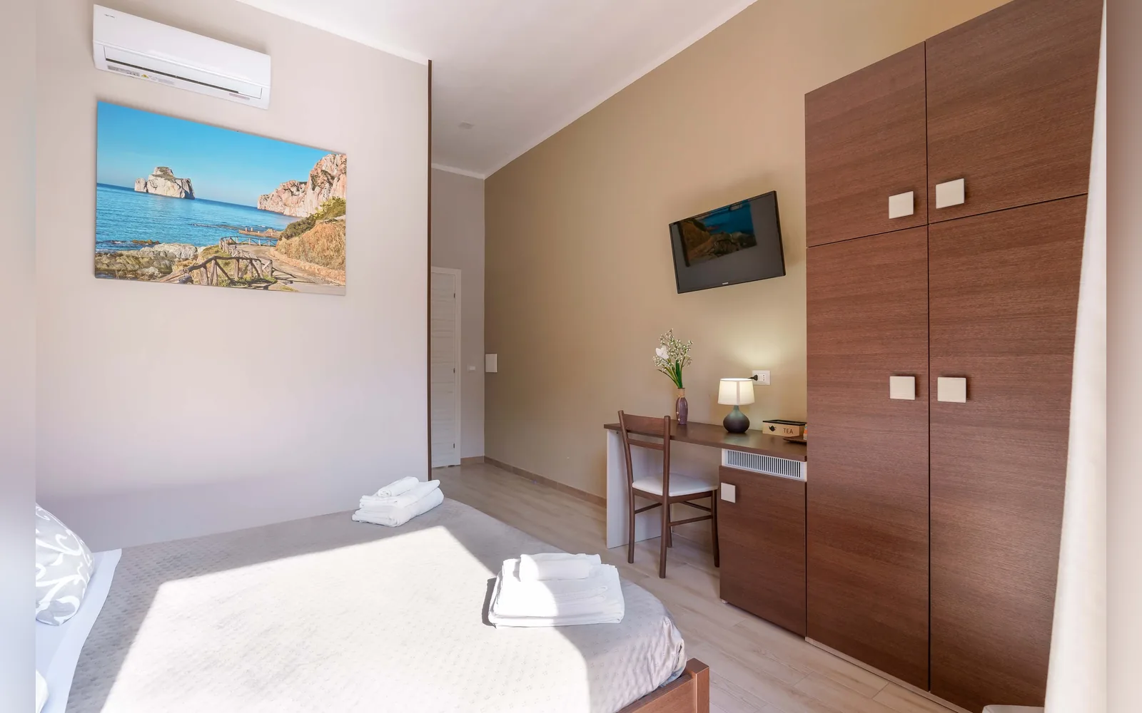 Camera con bagno privato — Domos La Corte Ghibellina, Sud Sardegna (Sardegna) (foto 10)