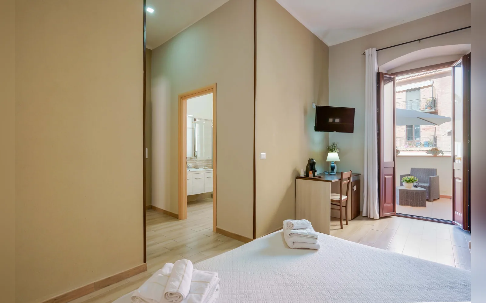Camera con bagno privato — Domos La Corte Ghibellina, Sud Sardegna (Sardegna) (foto 16)