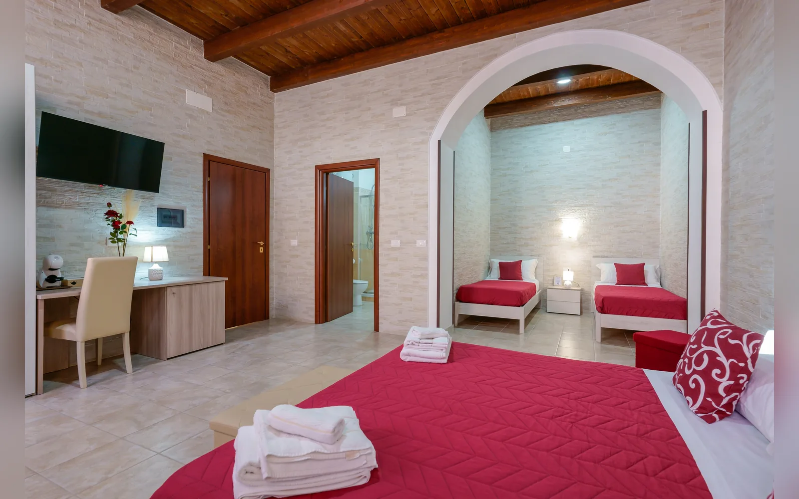 Camera con bagno privato — Domos La Corte Ghibellina, Sud Sardegna (Sardegna) (foto 17)