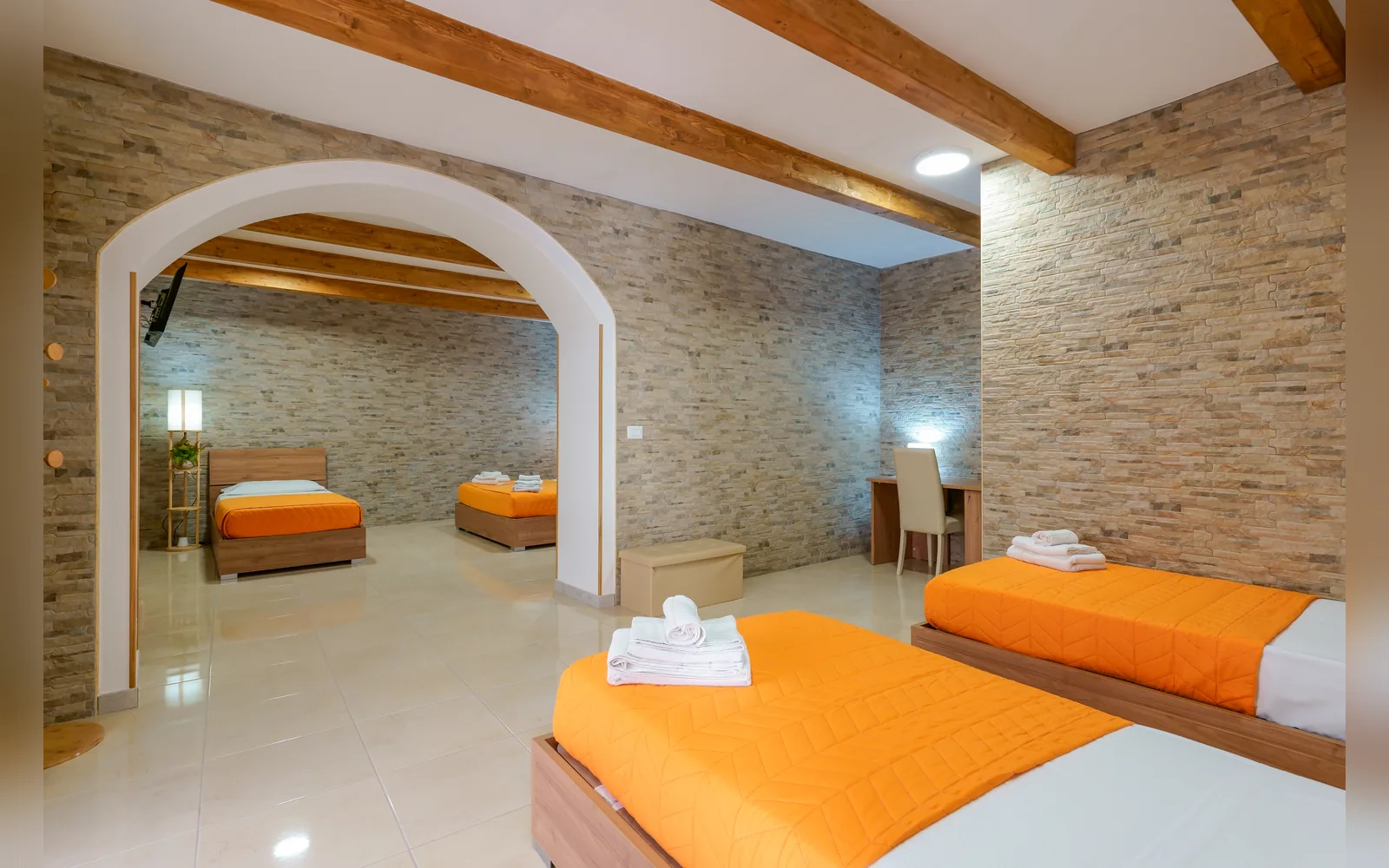 Camera con bagno privato — Domos La Corte Ghibellina, Sud Sardegna (Sardegna) (foto 23)