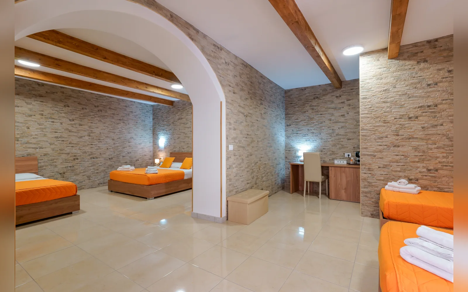 Camera con bagno privato — Domos La Corte Ghibellina, Sud Sardegna (Sardegna) (foto 24)
