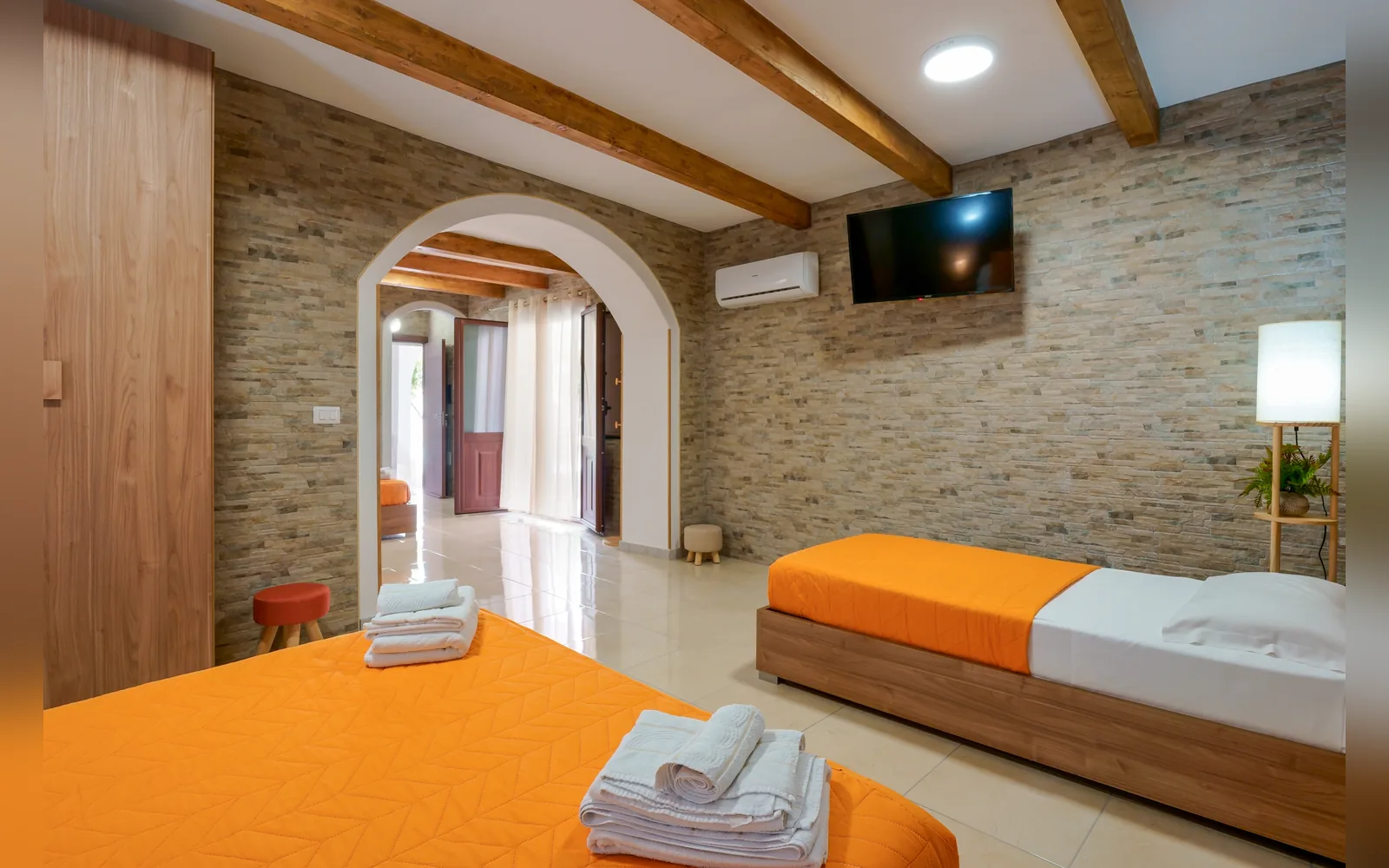 Camera con bagno privato — Domos La Corte Ghibellina, Sud Sardegna (Sardegna) (foto 25)